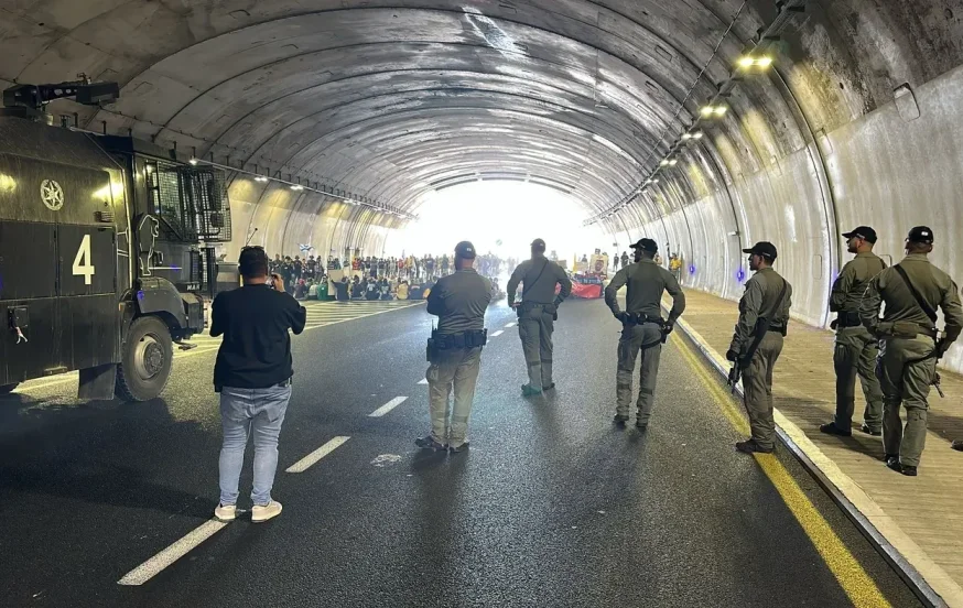 32 מפגינים נעצרו בעימותים סוערים בירושלים ובמוקדים נוספים 32 מפגינים נעצרו בעימותים סוערים בירושלים ובמוקדים נוספים