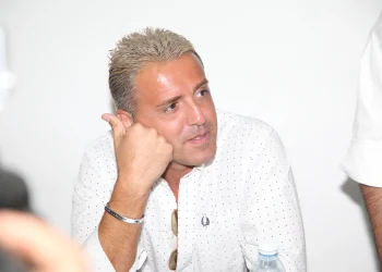 קובי פרץ מחזק את מצוות כיבוד הורים: "תזכו לאריכות ימים" קובי פרץ מחזק את מצוות כיבוד הורים: "תזכו לאריכות ימים"