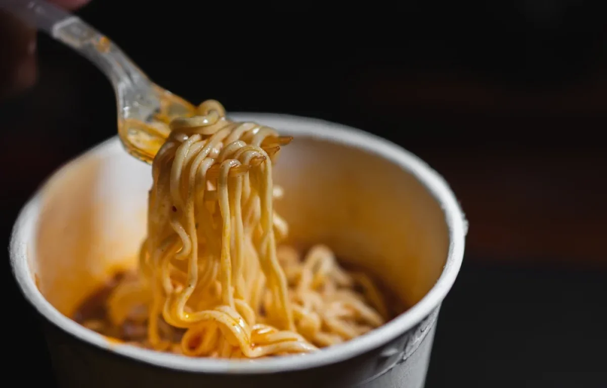 אסון במצרים: נער בן 13 מת אחרי שאכל 3 שקיות נודלס