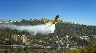 אש משתוללת בעמק הארזים: חשש לחסימות בכביש 1