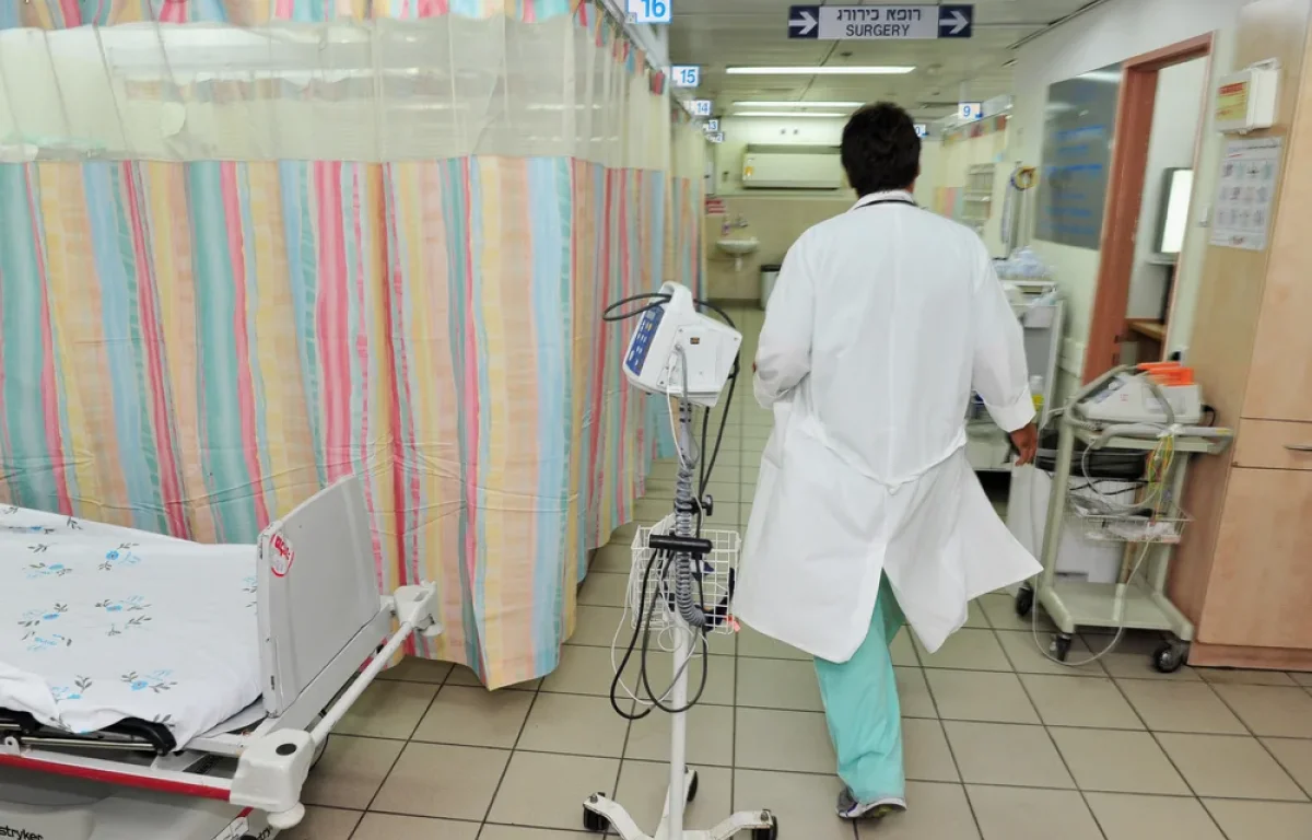 רופא מתמחה הותקף באלימות קשה במיון פסיכיאטרי: "חשבתי שאני הולך למות"