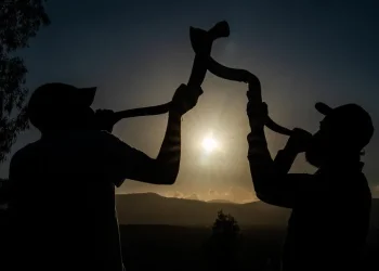 הרב ארז קדוסי מחזק: עשרת הסודות והסגולות של חודש אלול הרב ארז קדוסי מחזק: עשרת הסודות והסגולות של חודש אלול