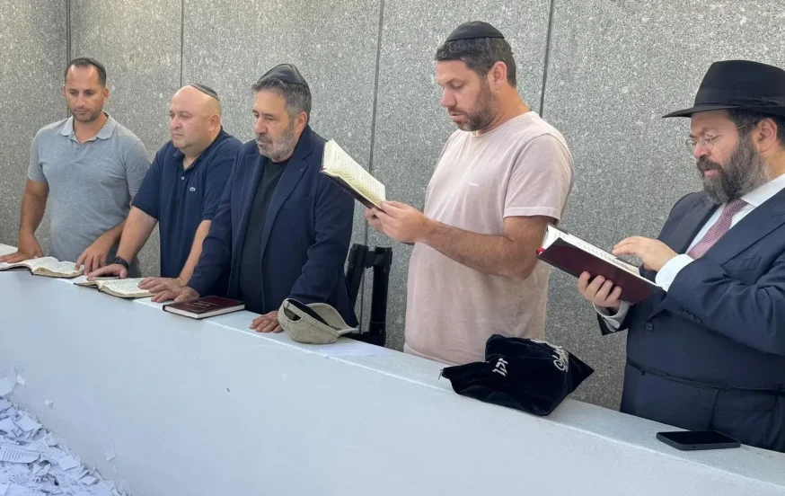 מנכ"ל משרד התחבורה בתפילה בציון הרבי מליובאוויטש