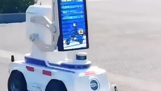 האם הרובוט הזה יחליף את השוטרים בישראל? צפו בפלא הטכנולוגי שכבש את הרחובות