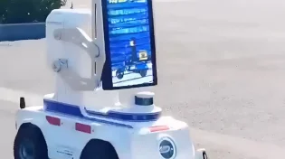 האם הרובוט הזה יחליף את השוטרים בישראל? צפו בפלא הטכנולוגי שכבש את הרחובות