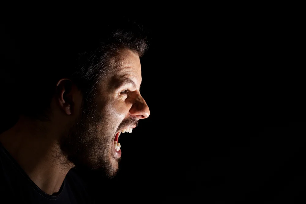 הרב אייל אונגר: כך תחיו לצד אדם שמרגיש מקופח ומטיח בכם עלילות שווא