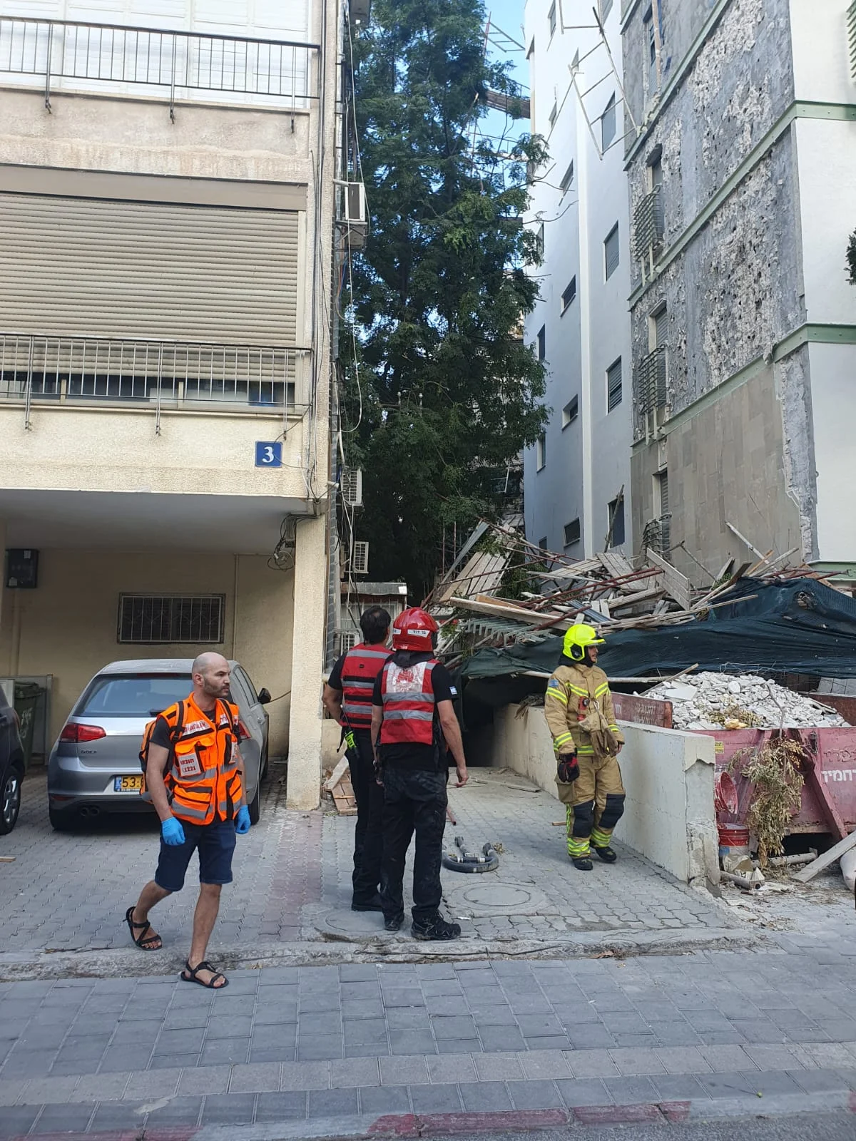 קריסת פיגומים בתל אביב