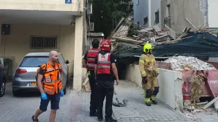 אסון באתר בנייה בתל אביב: פועל נהרג בקריסת פיגומים