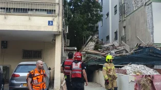 אסון באתר בנייה בתל אביב: פועל נהרג בקריסת פיגומים