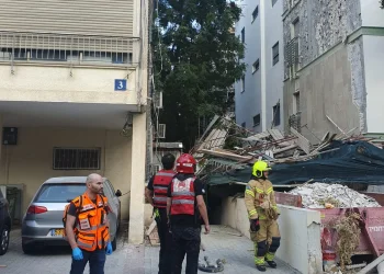 קריסת פיגומים בתל אביב