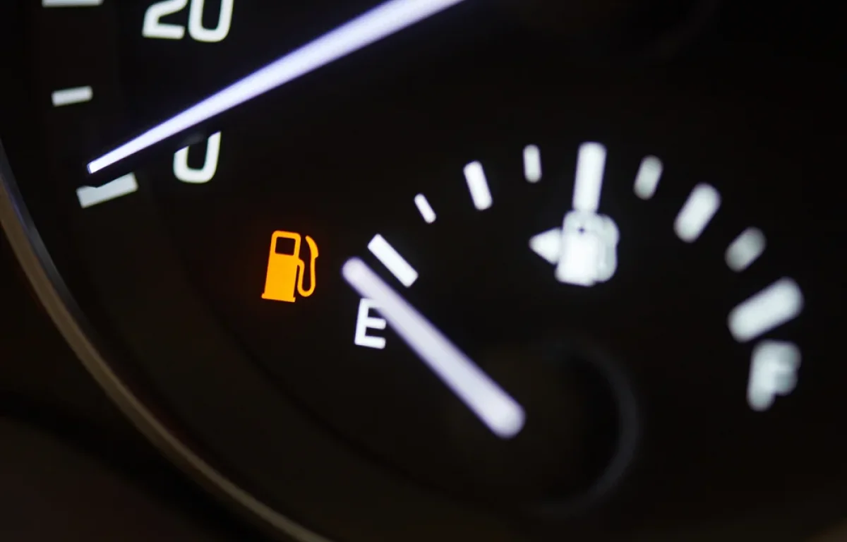 נורית הדלק נדלקה? זה מה שבאמת נותר לכם לנסוע נורית הדלק נדלקה? זה מה שבאמת נותר לכם לנסוע