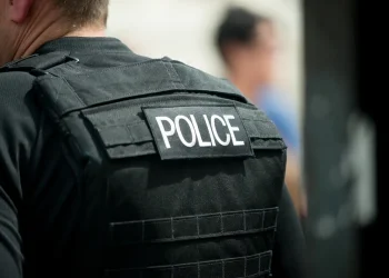 גל אירועי שנאה בבריטניה: נער יהודי נורה בבורנמות' ורב חב"ד גילה צלב קרס על ביתו גל אירועי שנאה בבריטניה: נער יהודי נורה בבורנמות' ורב חב"ד גילה צלב קרס על ביתו