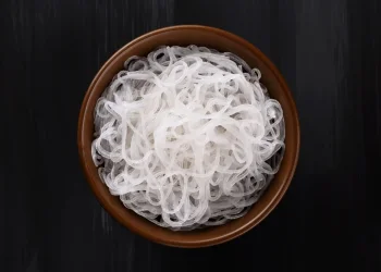 נראות כמו חלום דיאטטי, אבל אטריות השעועית מסתירות סוד מפתיע נראות כמו חלום דיאטטי, אבל אטריות השעועית מסתירות סוד מפתיע