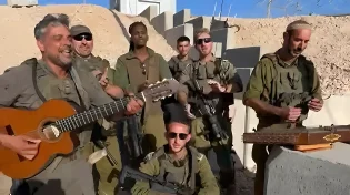 בליווי הסנטור: הזמר נועם בוסקילה וחברים במילואים שרים יחד "אדון הסליחות"