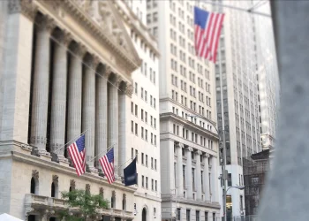 מדד S&P 500 זינק - בניין בורסת וול סטריט מדד S&P 500 זינק - בניין בורסת וול סטריט