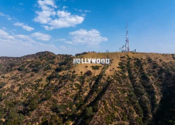 בציר של הוליווד-ירושלים: זה סיפורו של הספר שסיפר את כל המפורסמים בארה"ב