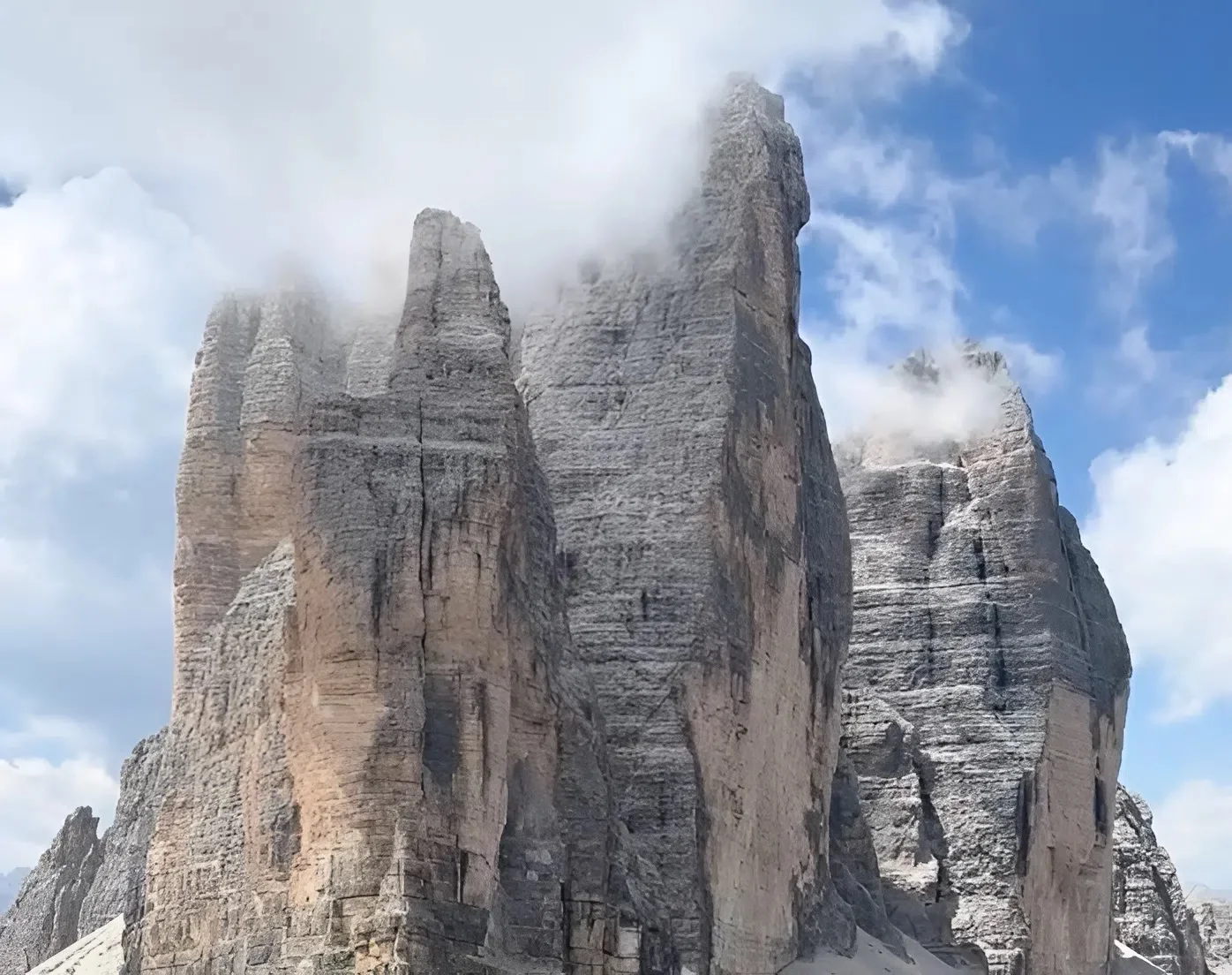 שלושה עמודים שצועקים לשמיים: מהדולומיטים אל מקומו של האדם בבריאה
