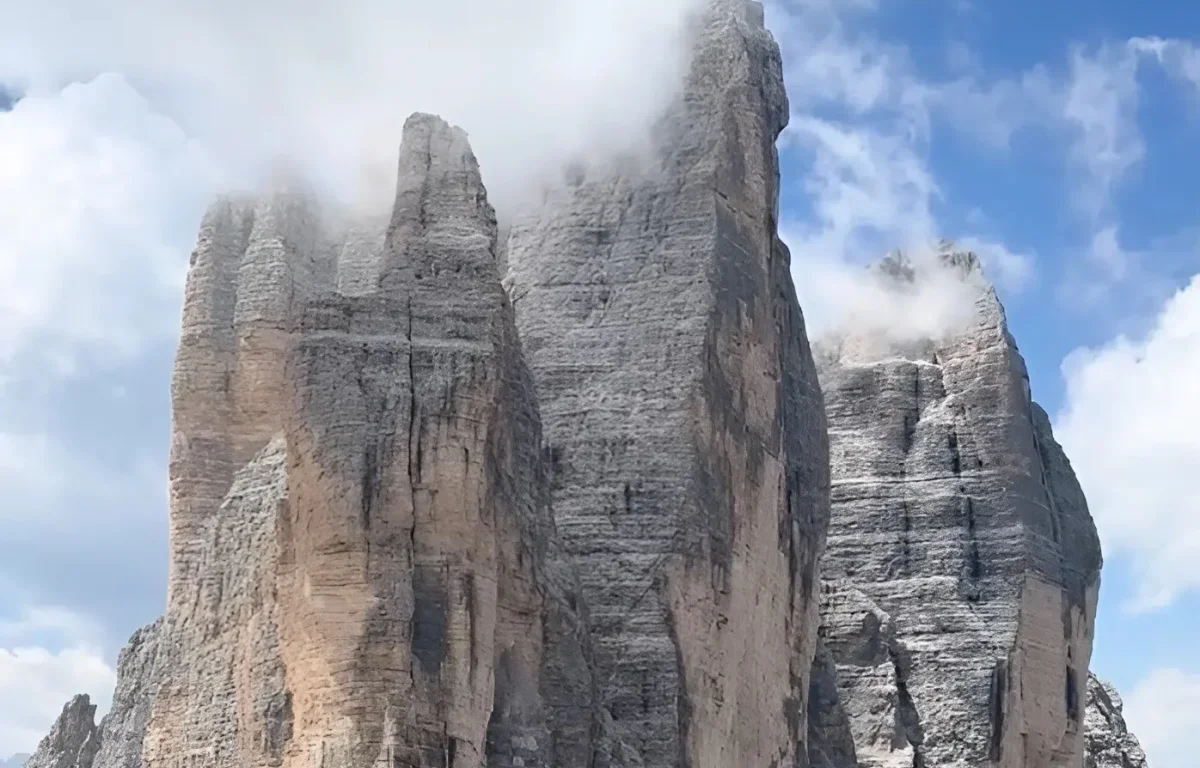 שלושה עמודים שצועקים לשמיים: מהדולומיטים אל מקומו של האדם בבריאה