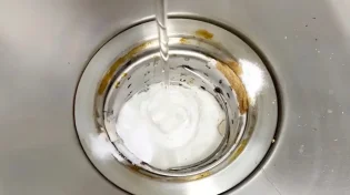 הסוד לכיור מבריק: 3 דברים שיש לכל אחד בבית