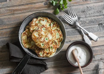 לביבות כרישה זהובות: הקלאסיקה הביתית שכל אחד חייב להכיר