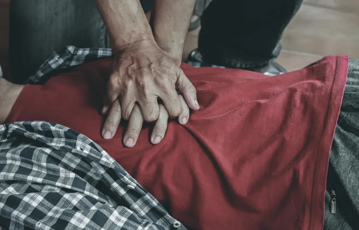 דום לב במסדרון והחיים שניצלו בנס רפואי: ההחייאה הדרמטית במרפאת כללית כרמיאל