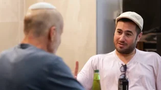 המהפכה ממשיכה: ערוץ 2000 חושף את אולפני היהדות של עם ישראל