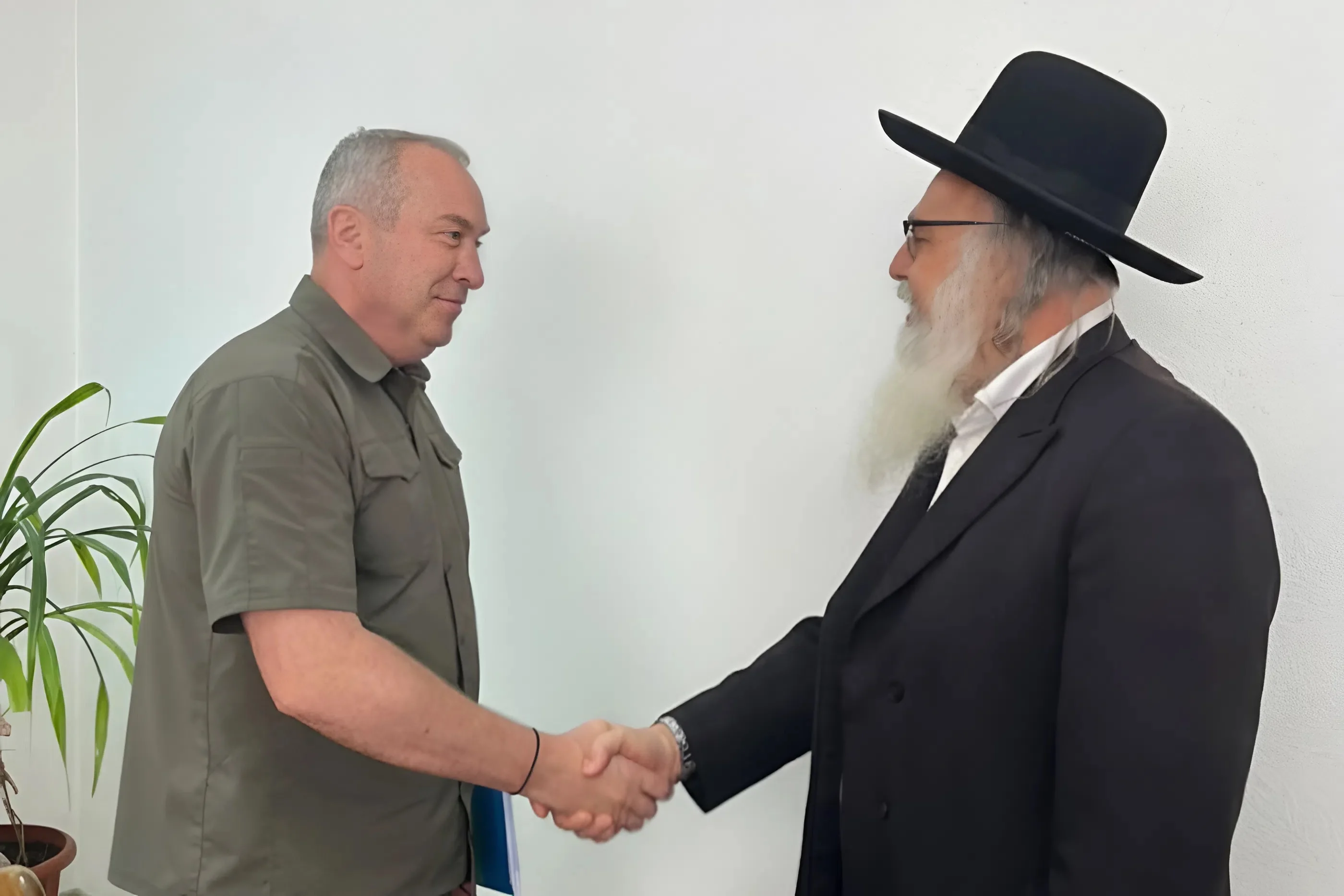 באוקראינה נערכים: יו"ר איחוד ברסלב השתתף בוועידה מיוחדת עם הממשל הצבאי במחוז צ'ארקס