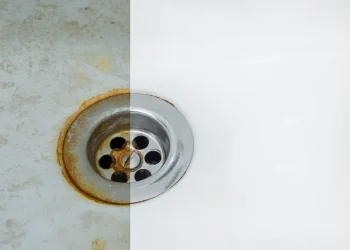 שיטה ביתית לניקיון אמבטיה הפכה לויראלית, התוצאה? מדהימה