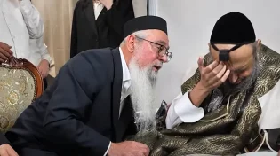 מפגש נדיר: המקובל הרב דב קוק גילה את השיר שיביא את המשיח