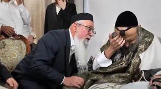 מפגש נדיר: המקובל הרב דב קוק גילה את השיר שיביא את המשיח