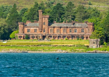 טירת קינלוך בסקוטלנד טירת קינלוך בסקוטלנד