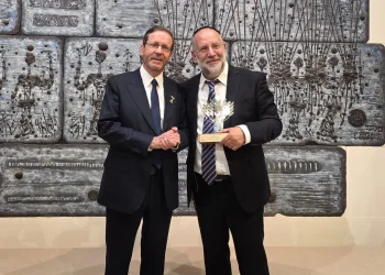 נשיא המדינה בהענקת 'אות הנשיא' לרב שלמה רענן