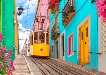 אסון בליסבון: לפחות 15 הרוגים בהתרסקות הרכבל "גלוריה"