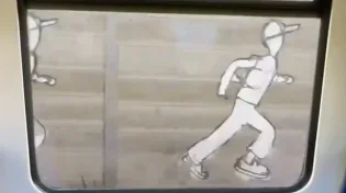 התיעוד שמבלבל את העין: הציורים שעל הקיר "התחילו לזוז" כשהרכבת נסעה