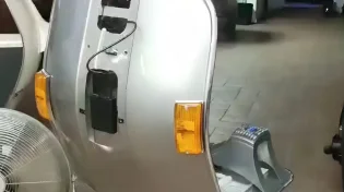 פח זבל? הצחקתם אותם: ככה נראים רהיטים מחלקי רכב ישנים
