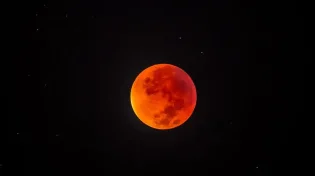 הרב שמשון פוקס חושף את הקשר העמוק בין תופעות שמימיות לבין שמותינו האישיים