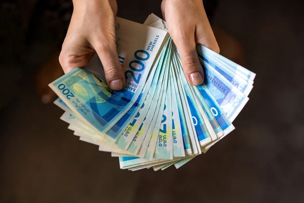 הונאת השטרות הגדולה: גל זיופים של שטרות 200 ש"ח מכה בעסקים ברחבי הארץ