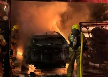 חדרה רועדת: רימון נזרק לעבר בית מגורים, המשפחה ישנה בפנים, רכבים עלו באש