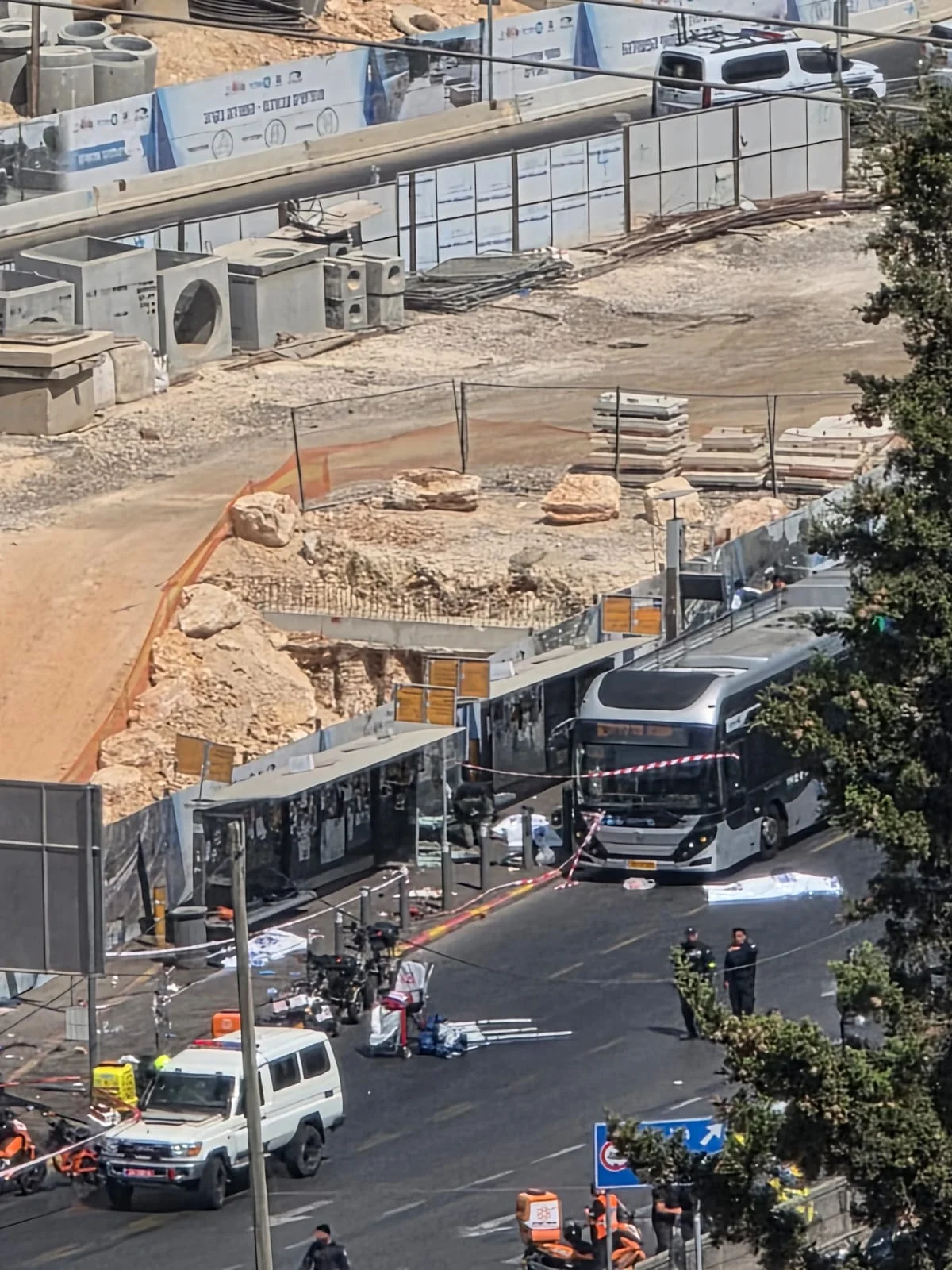 חמישה נרצחים בפיגוע בצומת רמות: המחבלים חוסלו בזירה