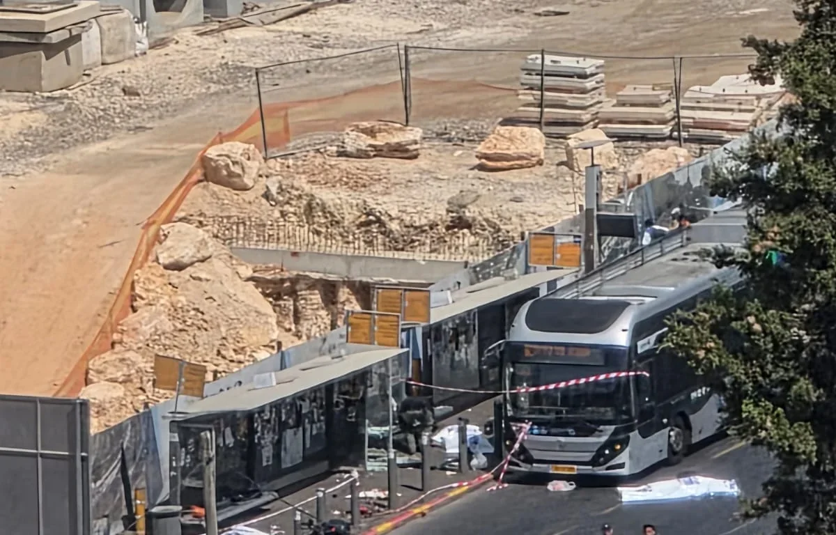 חמישה נרצחים בפיגוע בצומת רמות: המחבלים חוסלו בזירה חמישה נרצחים בפיגוע בצומת רמות: המחבלים חוסלו בזירה