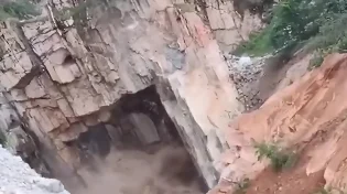 בהודו: קריסת מכרה שיש ברג'סטאן תועד ברגעי האימה