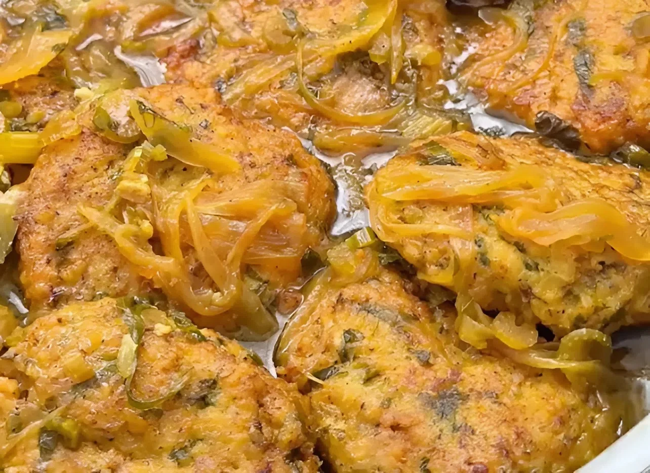 קציצות עוף רכות בתוך רוטב זהוב: המנה שתרצו לאכול ישר מהסיר