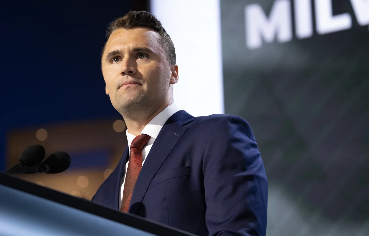 צ'רלי קיר באחד מנאומיו