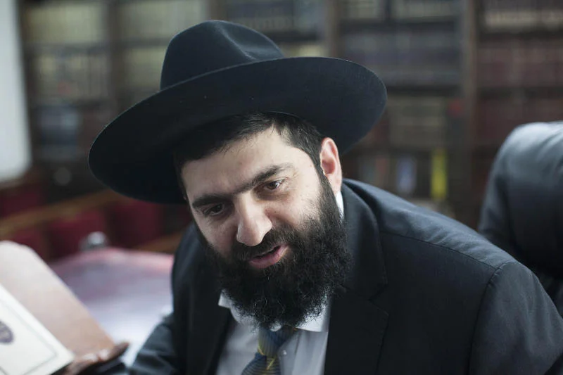 הרב אייל עמרמי: "האישה לא מוכנה להיות עם חמותה - אבל זו השגחת ה'" הרב אייל עמרמי: "האישה לא מוכנה להיות עם חמותה - אבל זו השגחת ה'"