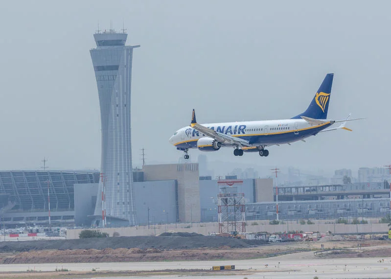 מטוס מחברת ריינאייר