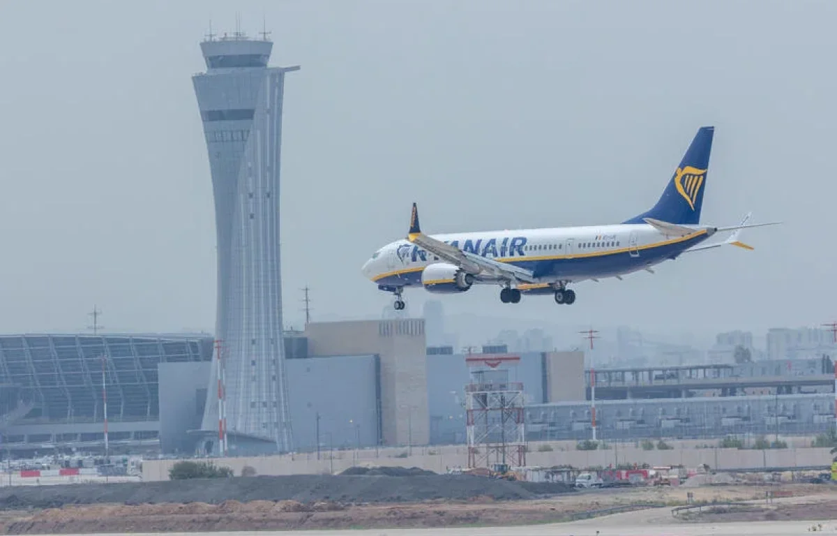 מטוס מחברת ריינאייר