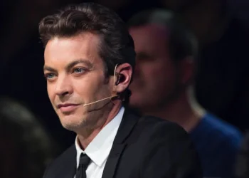 הזמר המפורסם עבר מהפך: מלהקות וחיי לילה, לתפילין, אמונה ושליחות