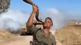 בין סליחות לפקודות: חייל תוקע בשופר בכניסה לרצועה