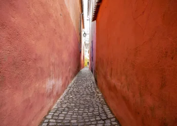 הידעתם? זה אחד מהרחובות הצרים בעולם