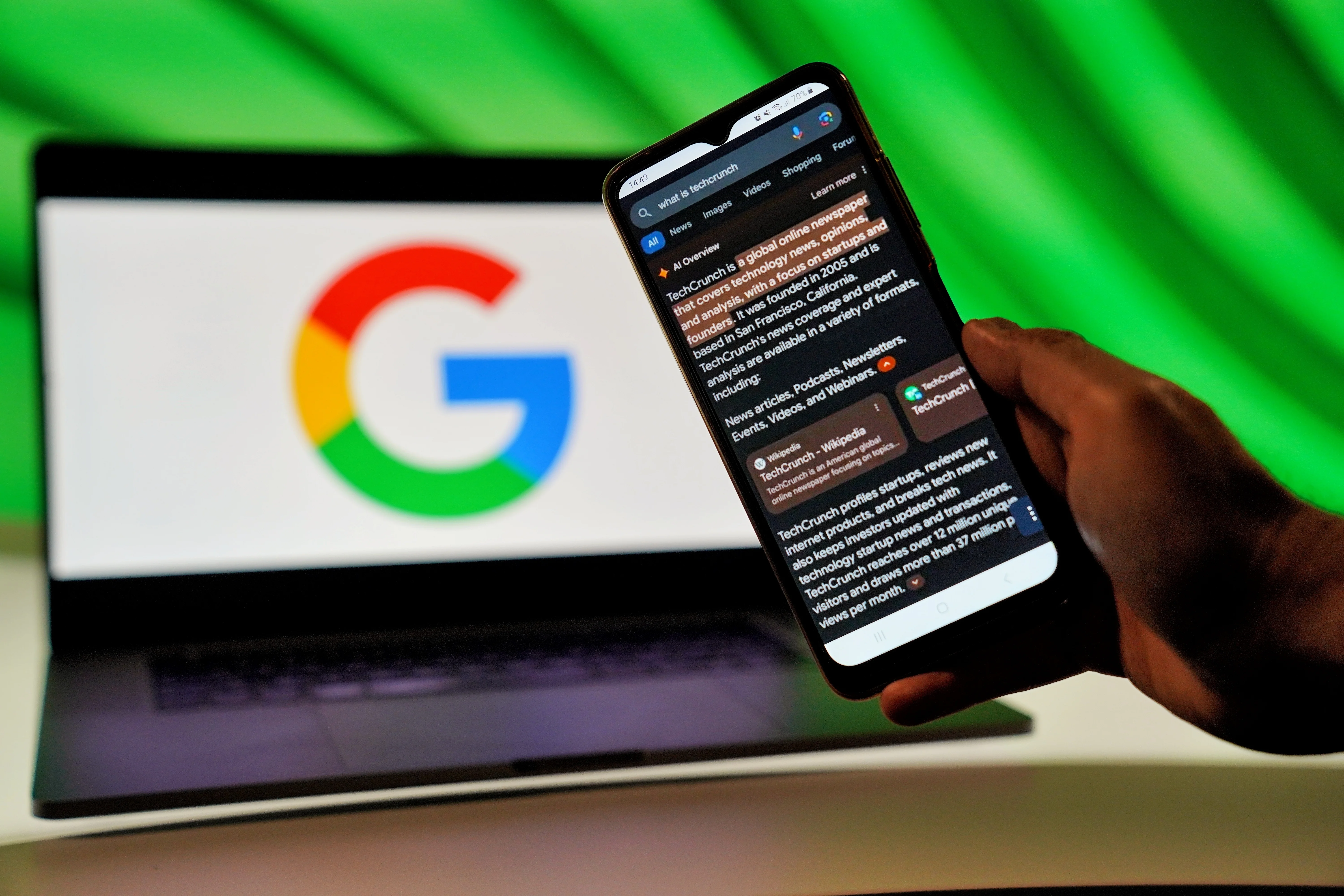 ענקית המדיה תובעת את גוגל: כך מלחמת הבינה המלאכותית מגיעה לבית המשפט